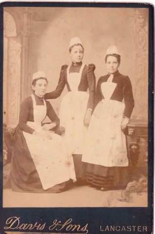 121605=6728-Anniestoreystaff (315 x 477)