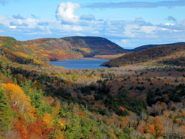 57080d2eecb4e_LakeoftheCloudssm.jpg.f3a7