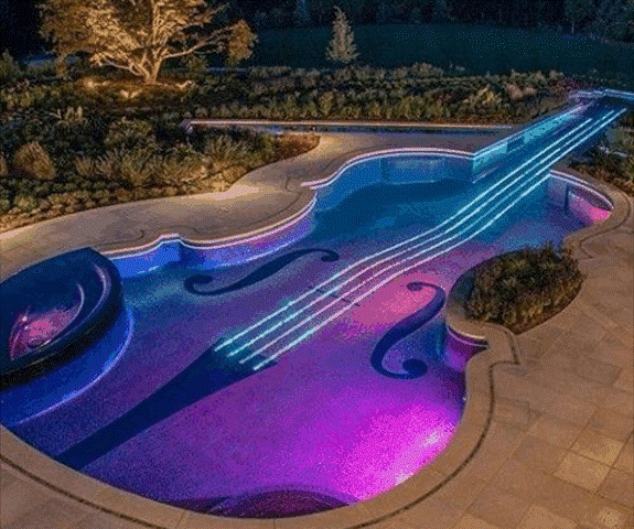 571e7ff5862e0_swimmingpoolintheshapeofav