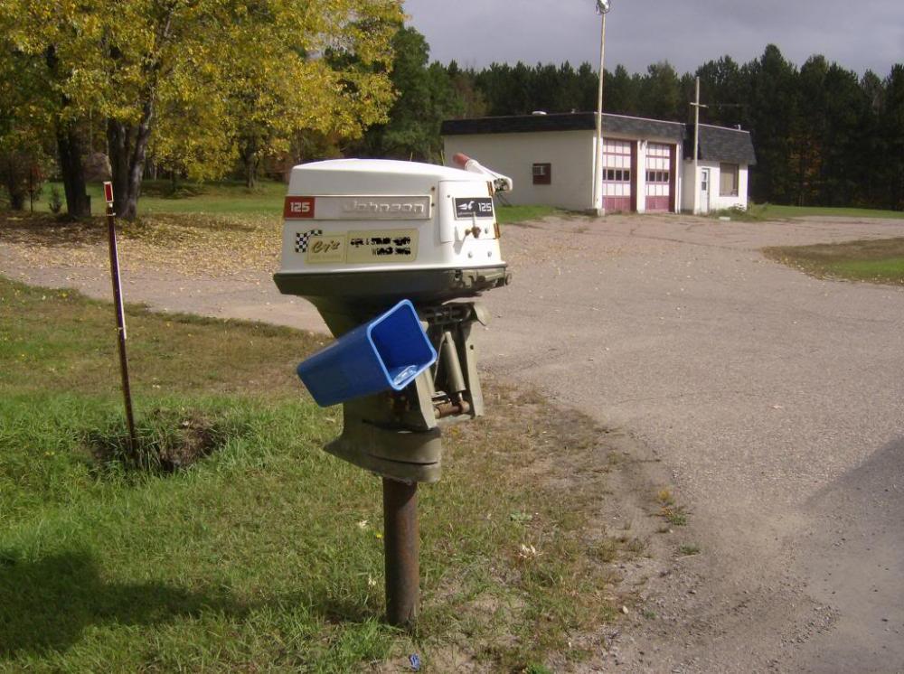 redneck mailbox.jpg