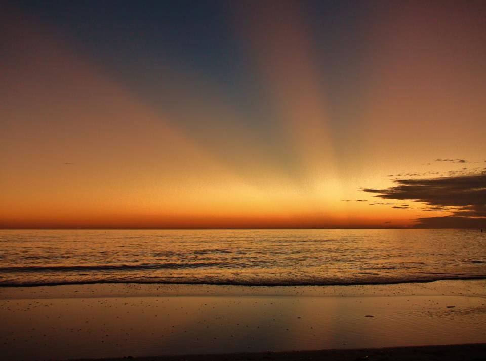 crepuscular_rays_2-5-2013_Gulf_of_Mexico_Rick_Trommater.jpeg.cb8aac9b46dfb46e0eb72ae8d738d529.jpeg