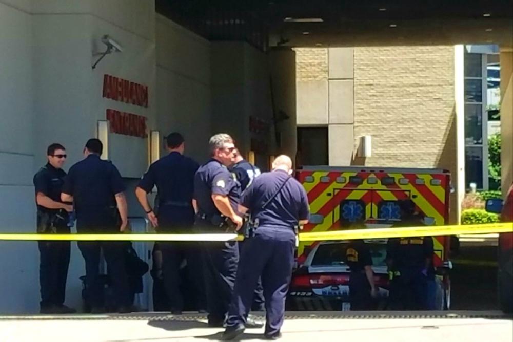 59077aead446a_ParamedicshotinDallas.thumb.jpg.c820a38c15138daa1c449fa4347d9bdd.jpg
