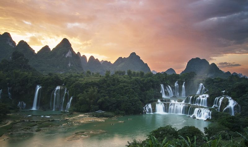 59cbca381de7f_DetianWaterfallInGuangxiChinaandBanGiocVietnamWEB.jpg.dfd01168b6c41ed40aeda6deeb1e1b3b.jpg