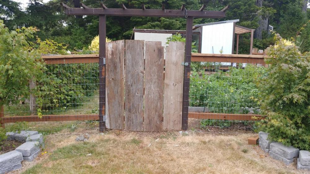 south gate (1531 x 861).jpg