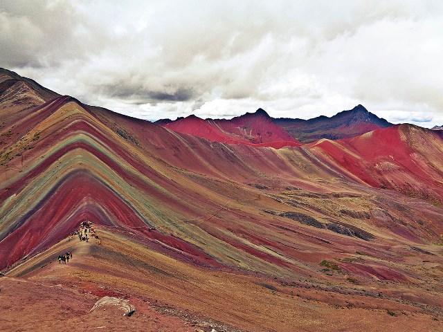 420272338_rainbow-mountain-cuzco-peruThree.jpg.2367ea26cd42e2b8785a3bd20b9c329c.jpg