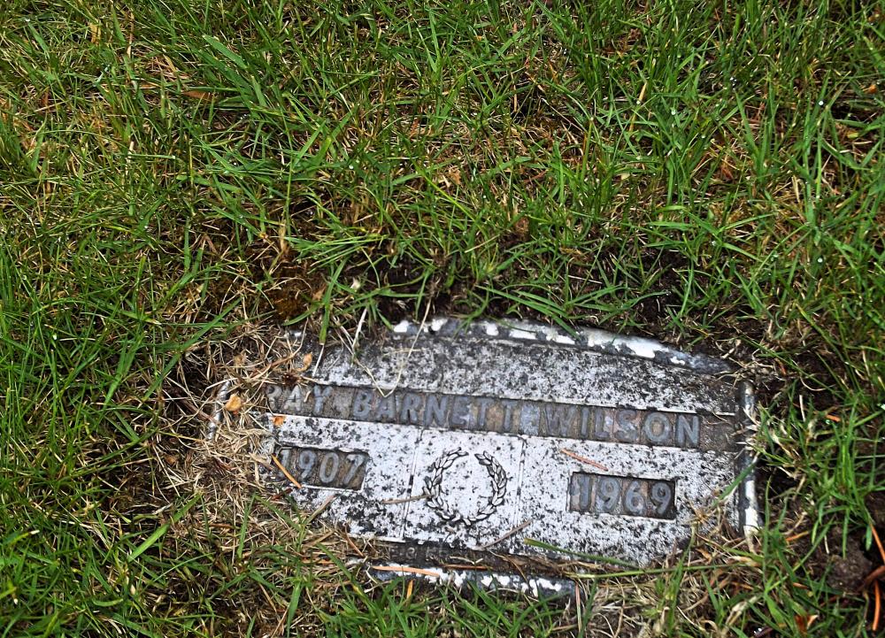100_0214_Ray Barnett Wilson 1907 1969 grave marker June 3 2012 (1).jpg
