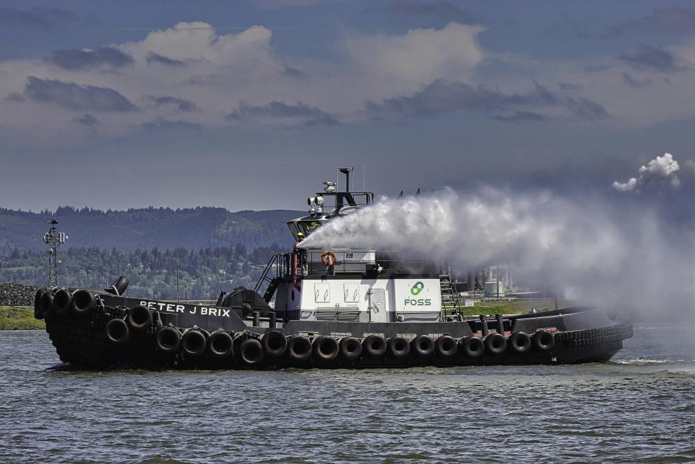 IMG_5427Brix Tug shooting water.jpg