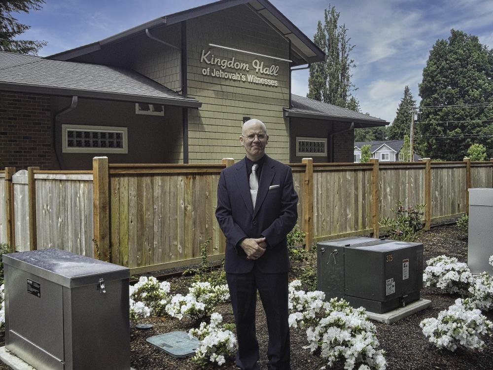 100_0221 kingdom hall that was arson Cain Road.jpg