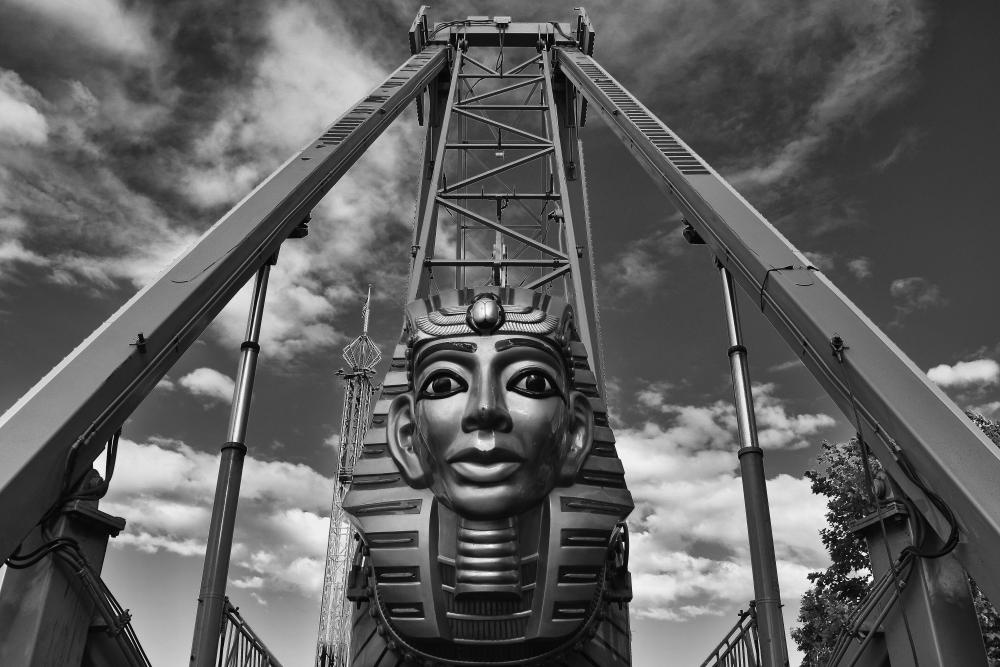 DSC_0923 pharoh ride BW.jpg