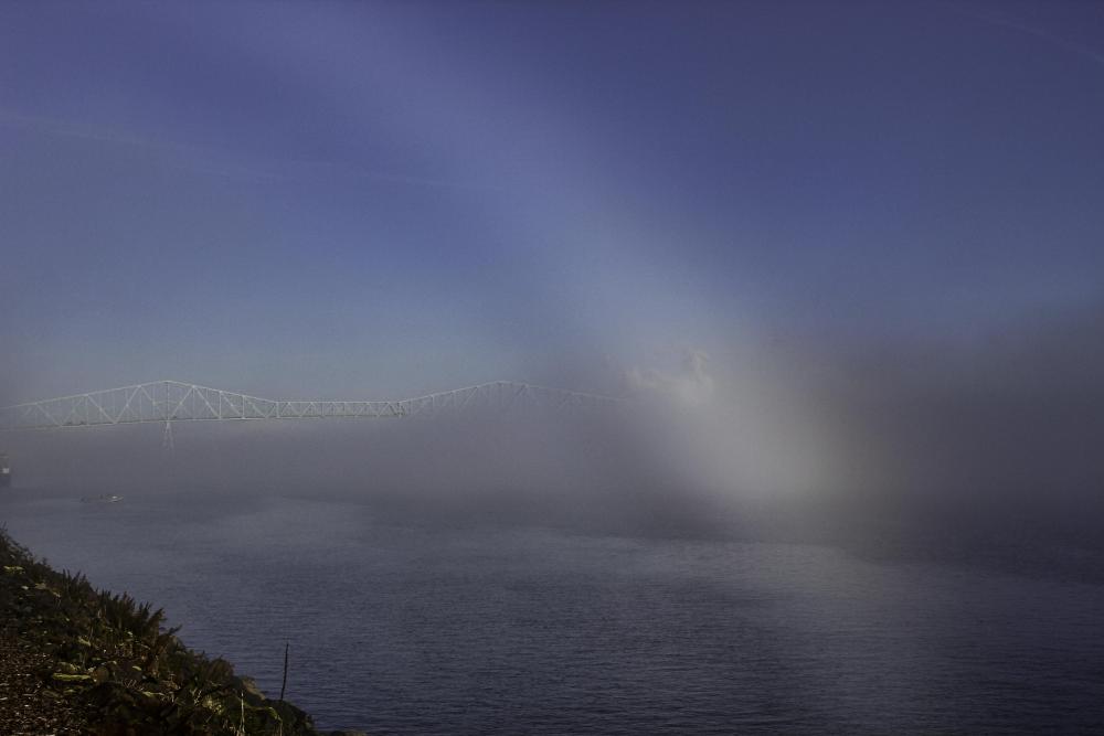 IMG_2598 a cloud appears to be bent.jpg