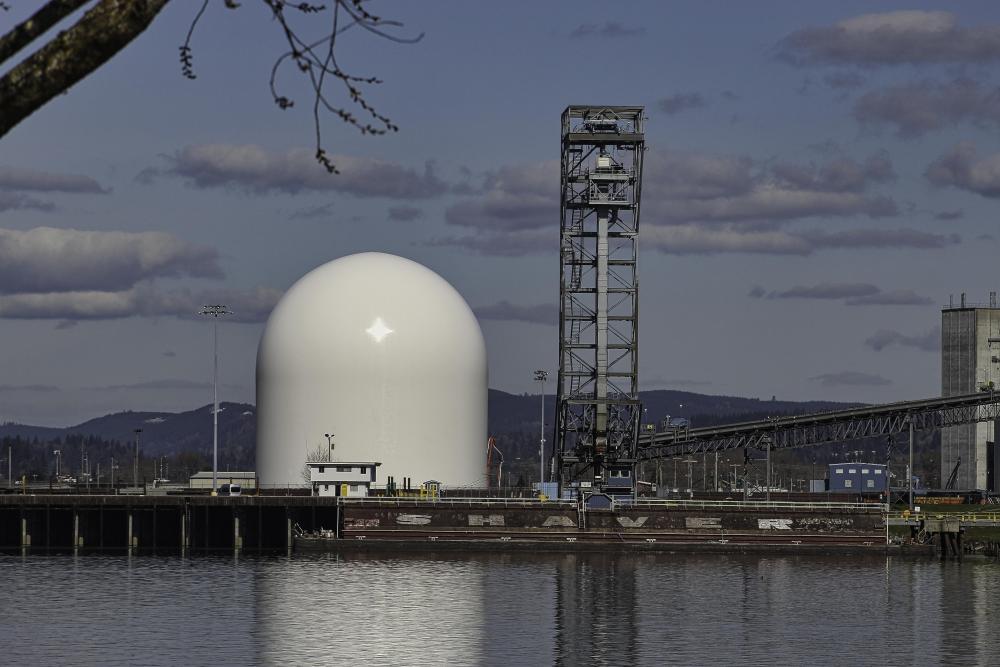 IMG_7035 SHaver Tug against new dome building.jpg