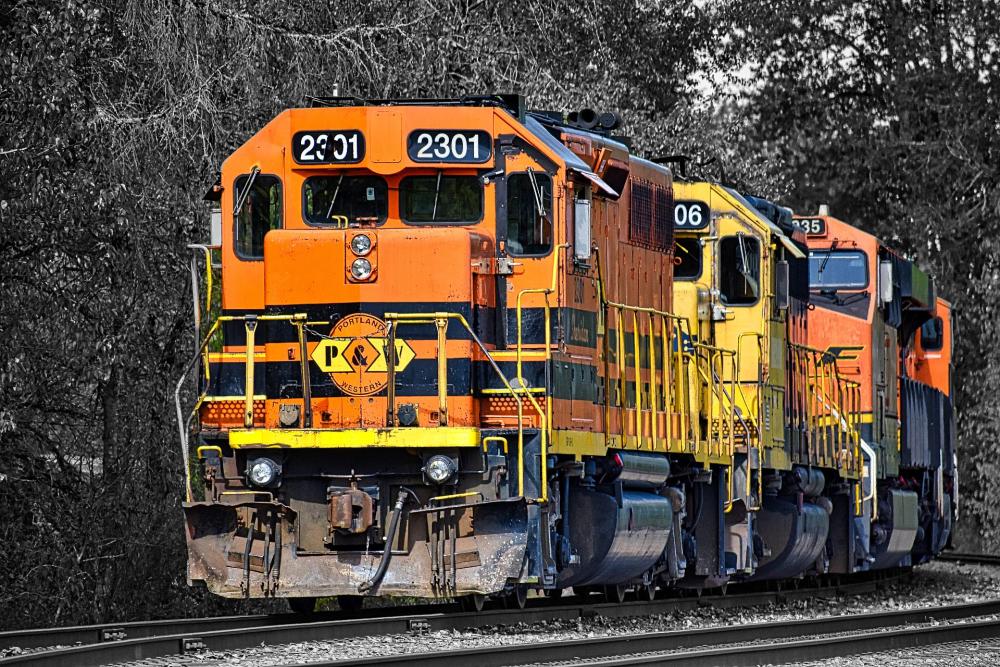 DSC_0144 6 train engines pix splash.jpg