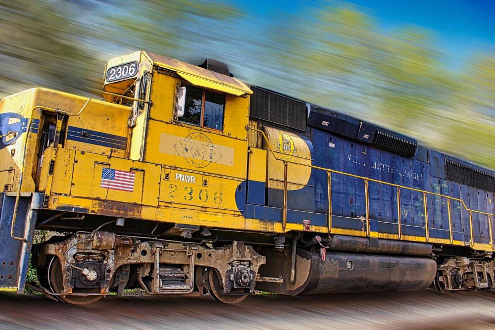 IMG_3427 yellow blue bnsf train motion pix.jpg
