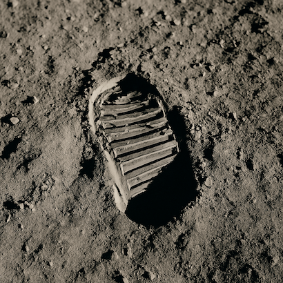 lunarfootprintGOW.png.54726cdc9eba2cbd8aea2165adbbc961.png