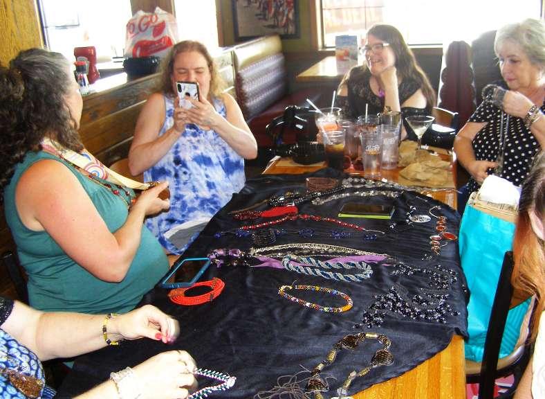06-09-08a-jewels.jpg.2ba1cddb8ce5762ce4889d0d1ae644e9.jpg